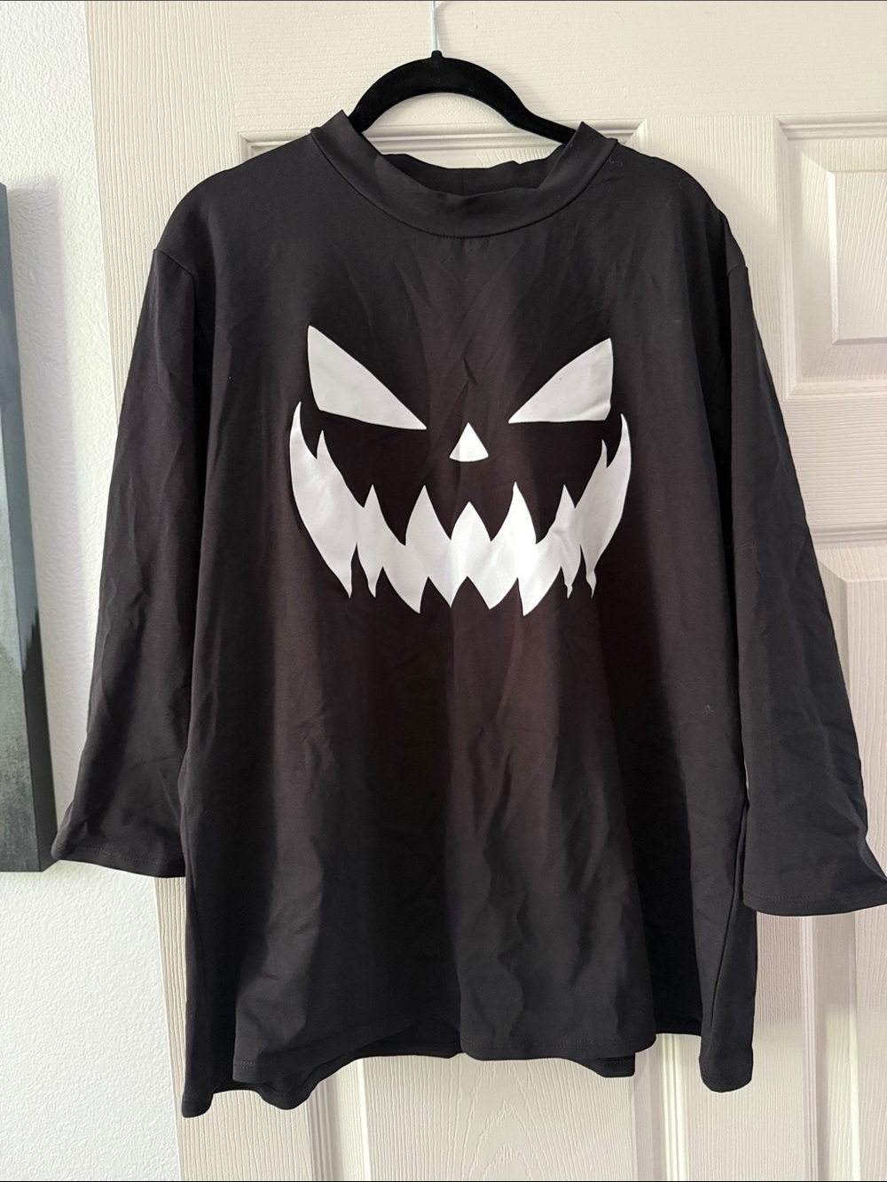 Vixen by Micheline Pitt Fitted Black Quarter Sleeve w/ White Halloween Graphic